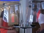 فيديو وصور.. مطعم فرنسى يخترع تقليعة جديدة لطمأنة زبائنه فى زمن كورونا