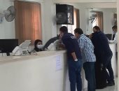 بالكمامة.. انتظام العمل داخل مكتب توثيق 6 أكتوبر المطور.. صور