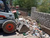 رفع 28 طن قمامة بقرى مركز سوهاج وتنفيذ إزالات لتعدىات على الأراضى الزراعية 