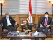 صور.. وزير الرياضة يناقش مع الجنايني خارطة طريق الكرة المصرية