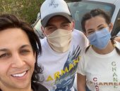 بالكمامات.. دنيا سمير غانم ورامي رضوان يهنئان هشام جمال بعيد ميلاده