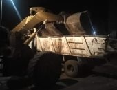 صور.. حى ثان المحلة ينظم حملة نظافة ليلية لرفع القمامة أثناء الحظر