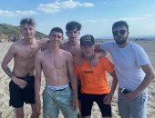 فودين نجم مان سيتى يخالف قواعد التباعد الاجتماعى بشاطئ ميرسيسايد.. صور