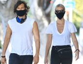 كورونا قربتهم لبعض.. كابلز مشاهير فى ملابس متشابهة أثناء العزل 