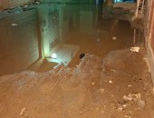 أهالى شارع عزت مبروك ببشتيل فى الجيزة يشكون طفح الصرف الصحى