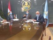 صور.. محافظ كفر الشيخ يعقد اجتماعا عبر الفيديو كونفرانس مع رؤساء المراكز والمدن