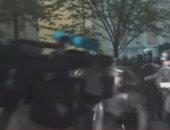 فيديو.. الشرطة الأمريكية تضرب صحفيين أثناء بث مباشر من أمام البيت الأبيض