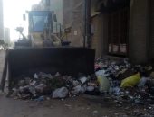صور.. حى ثان طنطا يرفع 120 طن تراكمات قمامة بعدد من المناطق