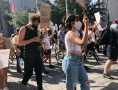 شون منديس وكاميلا كابيلو يشاركان في الإحتجاج السلمي ضد مقتل جورج فلويد