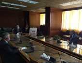 وزير الرى يمارس عمله من الوزارة بعد انتهاء فترة العزل المنزلى.. عقد اجتماع فور وصوله لبحث الموقف المائى وخطه إدارة المياه.. وشدد على تطبيق الإجراءات الاحترازية للوقاية من فيروس كورونا