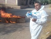 صور.. حرق نعش متوفى بكورونا بعد الانتهاء من دفن جثمانه بالمحلة