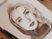أسماء تشارك برسومات فنية وبورترية تبرز موهبتها