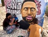 سوريون يتضامنون مع جورج فلويد برسم لوحة جدارية له لرفض العنصرية.. فيديو