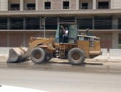 صور.. حملة نظافة مكبرة ورش الشوارع بحى أول طنطا