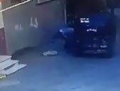 فيديو.. كاميرا مراقبة تكشف مقتل صاحب مطعم على يد سائق "توك توك"