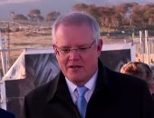 رجل يجبر رئيس وزراء أستراليا على الخروج من حديقه منزله أثناء لقاء على الهواء.. فيديو