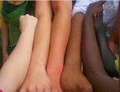 "كلنا إيد واحدة".. شعار يكتسح مواقع التواصل رفضا للعنصرية.. صور