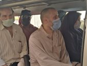 صور.. حملات لمتابعة مدى التزام السائقين بارتداء الكمامات فى الشرقية