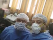 "محمود" و"مؤمن" أخصائيان تحاليل بمستشفى باب الشعرية على خط المواجهة ضد كورونا