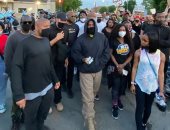 بعد تكفله بمصاريف تعليم ابنة جورج فلويد..كاني ويست يشارك فى المظاهرات..فيديو وصور