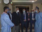 جولة مفاجئة لمحافظ الجيزة بمستشفيات البدرشين الحوامدية وأبو النمرس