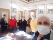 بالكمامات.. "القومى للمسرح" يحتفل بعيد ميلاد رئيس البيت الفني للفنون الشعبية