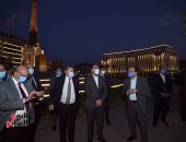 رئيس الوزراء يتفقد المرحلة النهائية لمشروع إضاءة ميدان التحرير بعد تطويره