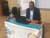 مركز التطوير المهنى بجامعة أسوان يدرب الطلاب إلكترونيا لسوق العمل  