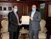 محافظ بنى سويف يكرم وجيه عبد الرازق وعادل نصر لتكليفهما بالعمل بمطروح والقصير 