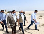 وزير الإسكان ومحافظ البحيرة يتفقدان مشروعات المرحلة الأولى بمدينة رشيد الجديدة