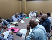 "تموين الإسكندرية" تبحث معوقات توفير سيارات متنقلة كمنافذ بيع للشباب