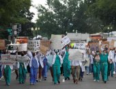 العاملون فى الرعاية الطبية يشاركون فى احتجاجات واشنطن.. صور 