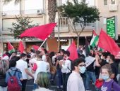 فيديو.. رفع علم فلسطين داخل تل أبيب احتجاجا على مخططات الضم