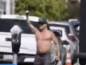 ضبط أمريكى يحمل سلاحا ناريا فى وجه المحتجين ضد قتل جورج فلويد.. فيديو