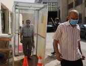 صور.. القوى العاملة تحظر الدخول للوزارة بدون كمامة والمرور من بوابة التعقيم