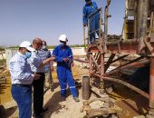 البدء فى أعمال حفر بئر مياه شرب بمحطة موط الغربية بمركز الداخلة