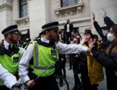 اصابات وأعمال شغب فى مواجهة الشرطة والمحتجين فى لندن.. صور 