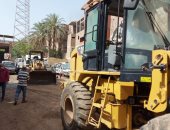 حملات للنظافة وتمهيد الطرق وصيانة أعمدة الإنارة بمراكز المنيا.. صور 