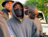 كانى ويست ينضم لصفوف المحتجين على مقتل فلويد فى شيكاغو..اعرف التفاصيل 