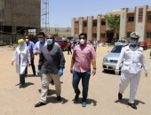 اللجنة الدائمة لإدارة أزمة كورونا تتابع سير العمل بمستشفى الصدر بالسويس.. صور