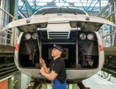 السكك الحديدية الألمانية تبنى مستقبل جديد للاجئ سورى.. فيديو وصور