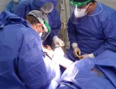 أطباء مستشفى الأقصر العام ينجحون فى إصلاح كسر فى ذراع طفل مصاب بالكورونا