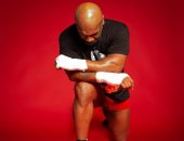 تايسون ينضم لمظاهرات نبذ العنصرية فى أمريكا.. وينحنى على ركبته لتوديع جورج فلويد