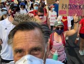 واشنطن بوست: ميت رومنى أول سيناتور جمهورى يشارك فى احتجاجات أمريكا