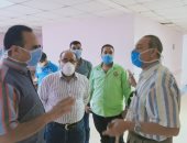 وكيل صحة سوهاج يستقبل أول حالة متعافية من كورونا في معهد القلب 