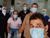خروج 8 متعافين من كوونا بمستشفى الصدر بالإسماعيلية.. صور
