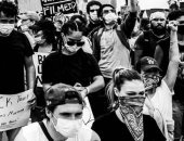 ابن ديفيد بيكهام يشارك فى احتجاجات لندن ضد العنصرية.. ووالدته: فخورة بك