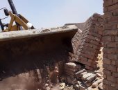 صور.. تنفيذ حملة إزالات للتعديات بقرى الحجز قبلى والكلح شرق بإدفو