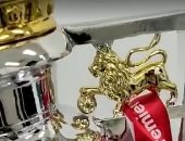 شاهد.. حفر اسم ليفربول على كأس الدورى الإنجليزى قبل استئناف الموسم