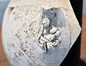 علماء ألمان يزعمون العثور على تمثال إيزيس أحد آلهة المصريين القدماء.. اعرف التفاصيل